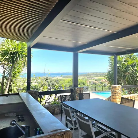 Le Mirador De *